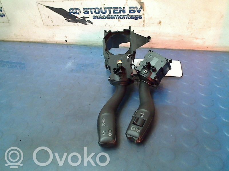 Audi A4 S4 B7 8E 8H Boutons / interrupteurs volant 