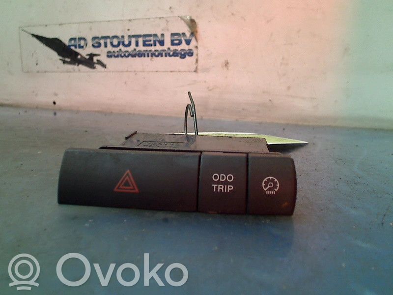 Toyota Prius (NHW20) Botón interruptor de luz de peligro