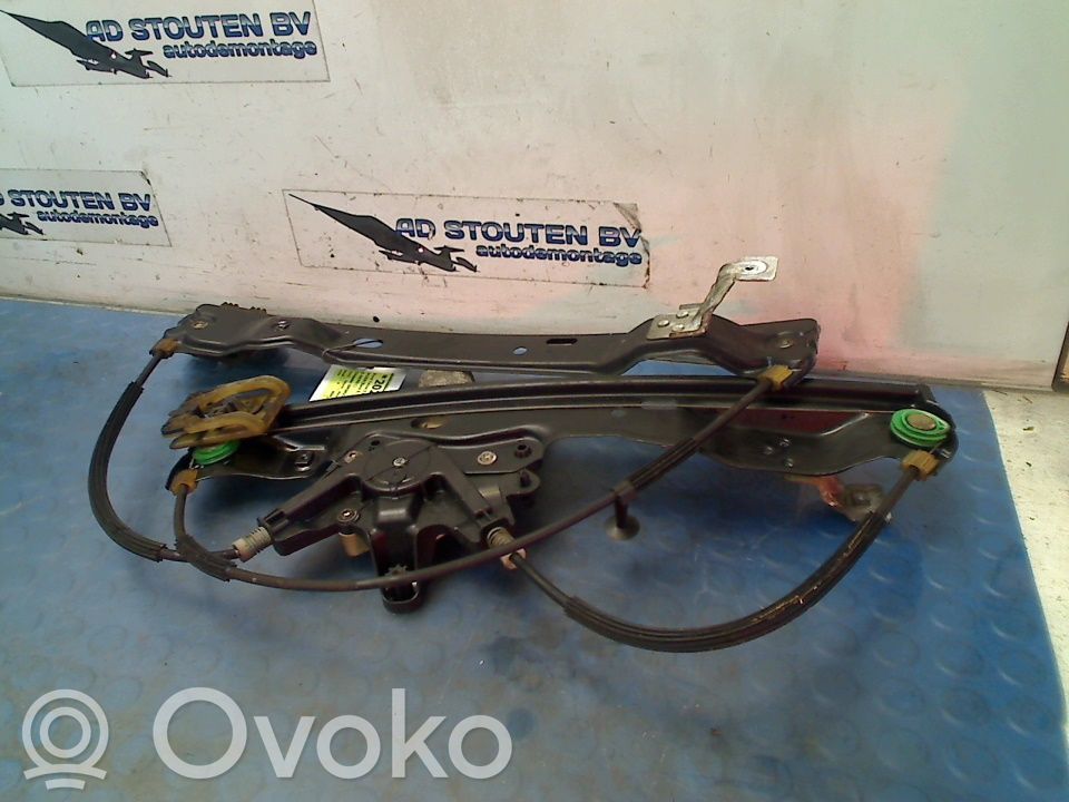 Ford Focus Front window lifting mechanism without motor