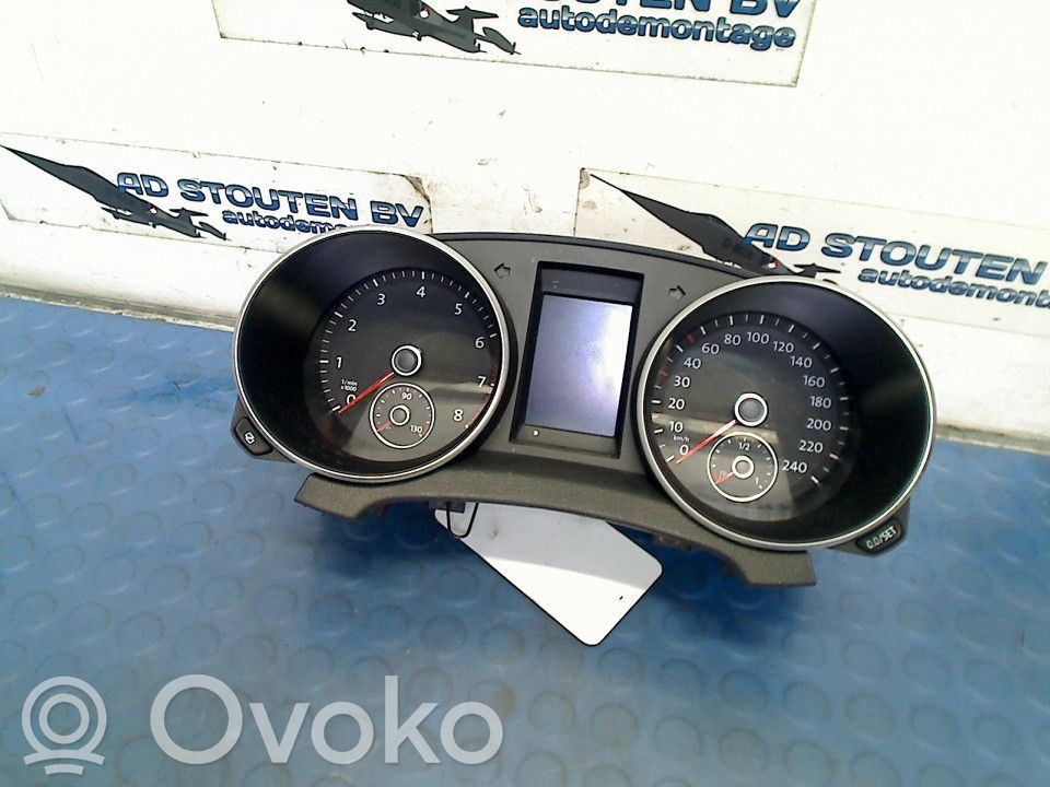Volkswagen Golf VI Speedometer (instrument cluster)