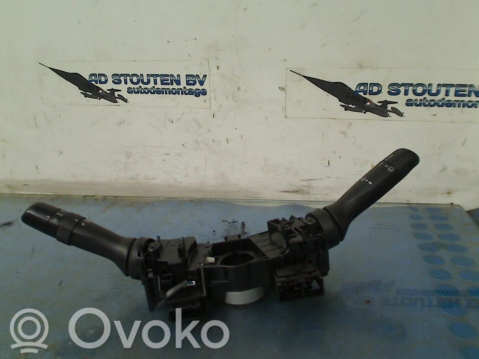 Toyota Yaris Pulsanti/interruttori sul volante 