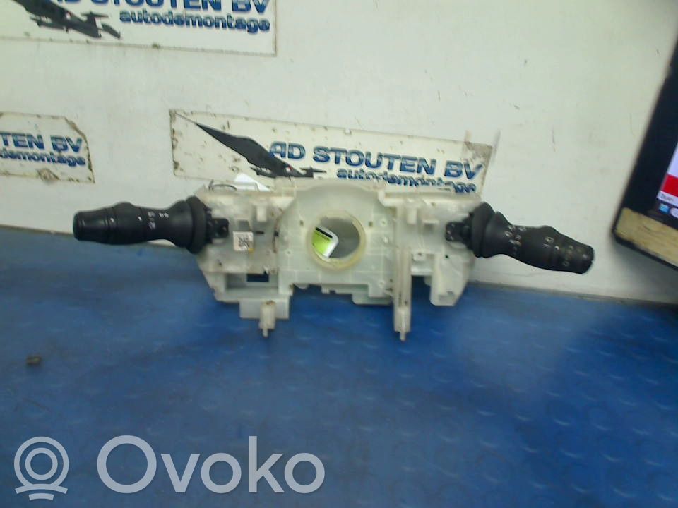 Renault Megane III Butoane/comutatoare pe volan 