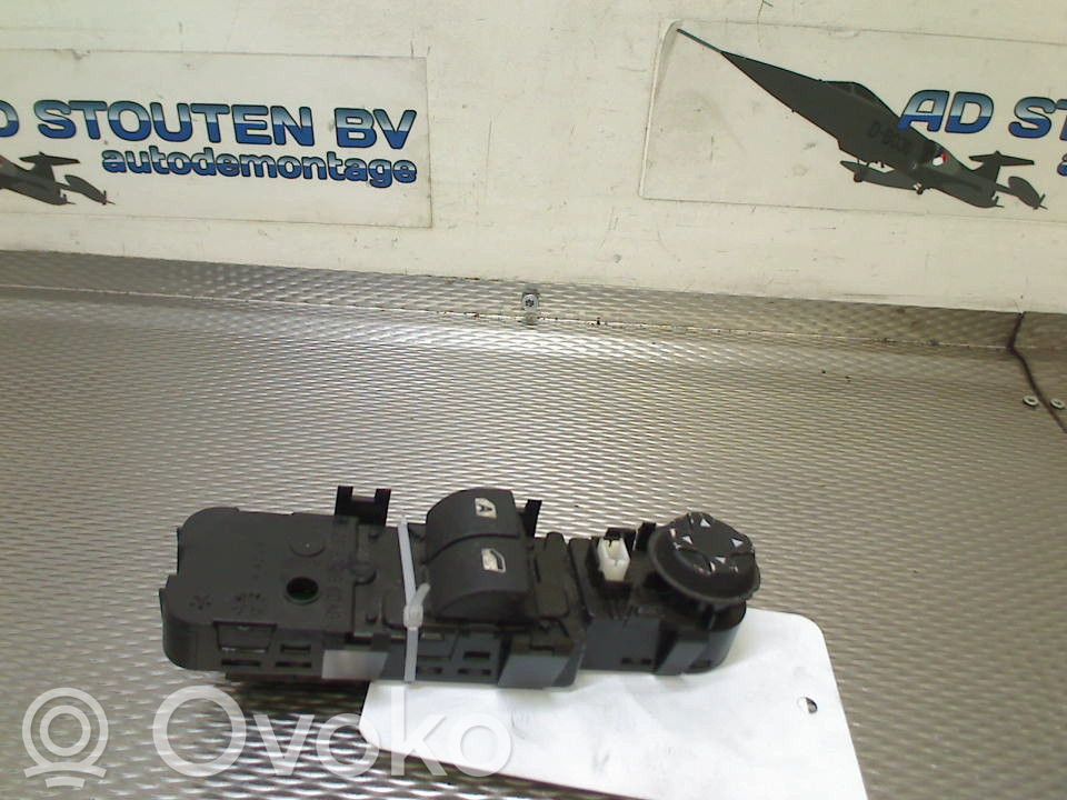 Peugeot 207 Interruptor del elevalunas eléctrico 