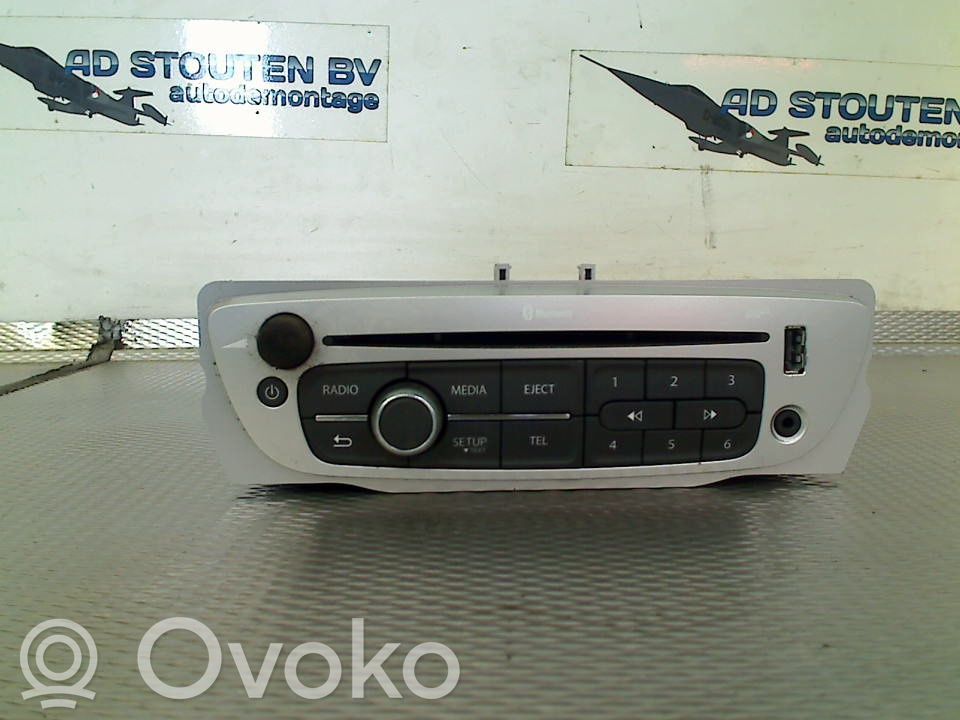Renault Megane III Stacja multimedialna GPS / CD / DVD 