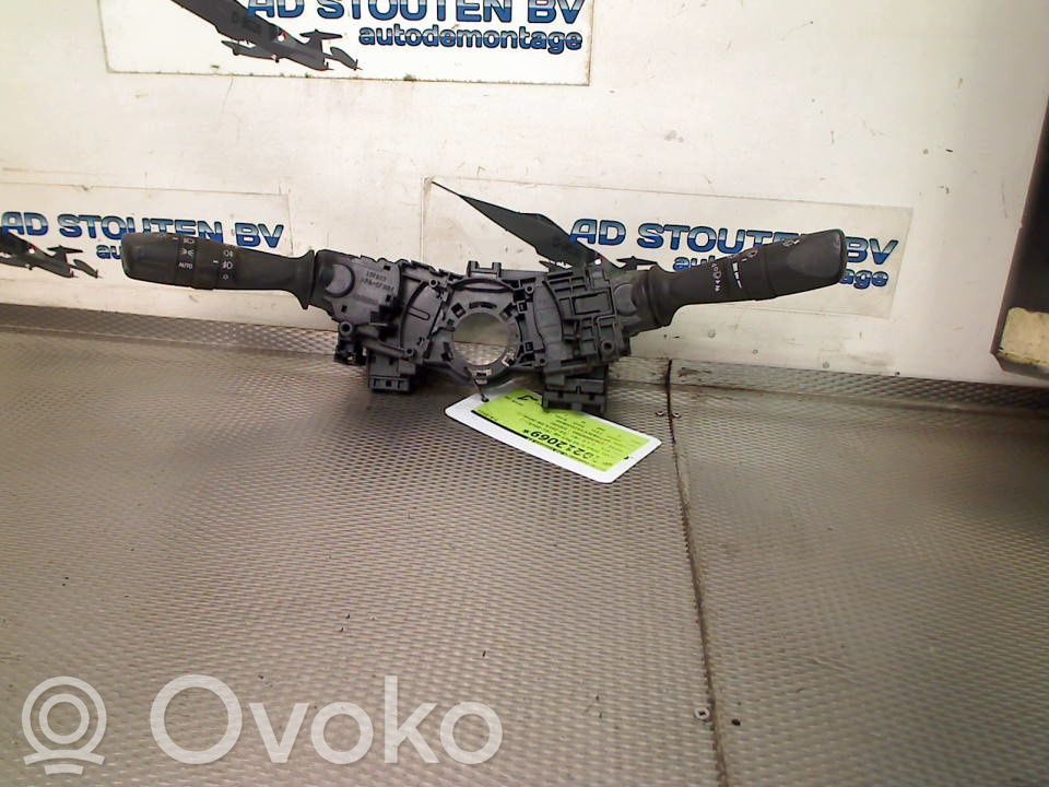 Toyota Hilux (AN120, AN130) Pulsanti/interruttori sul volante 