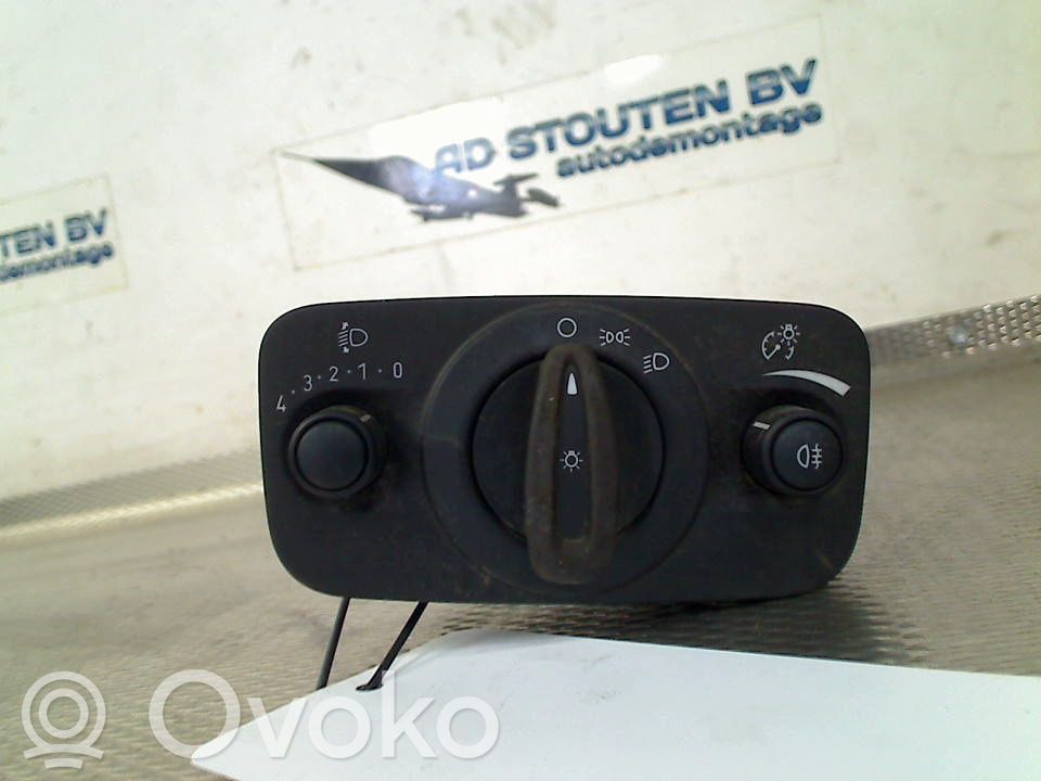 Interruptor de luz   10099372,10099372,10099372