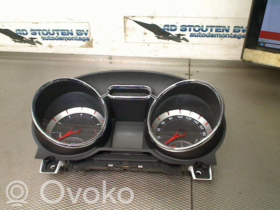 Opel Adam Vitezometru (grup de instrumente) 