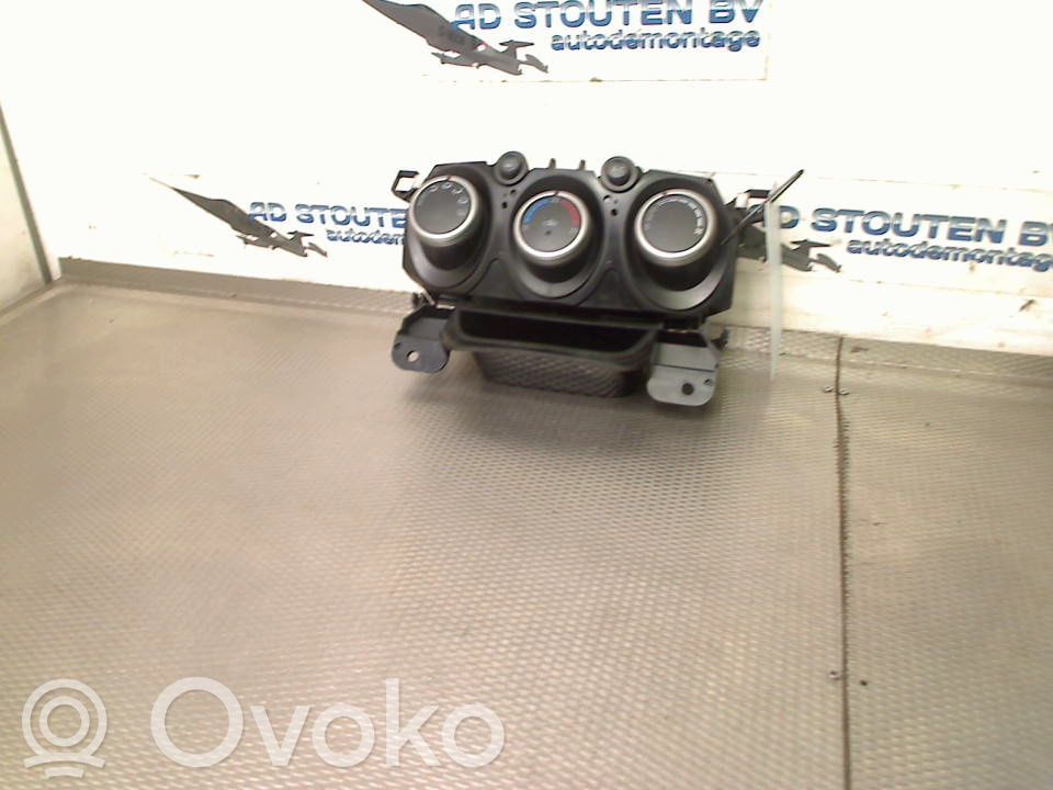Mazda 2 Climate control unit 