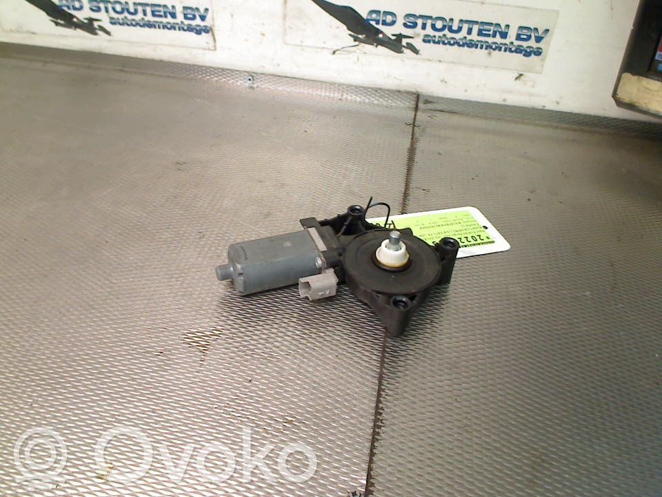 Silnik regulatora szyby drzwi przednich   0130824174,0130824174,0130824174