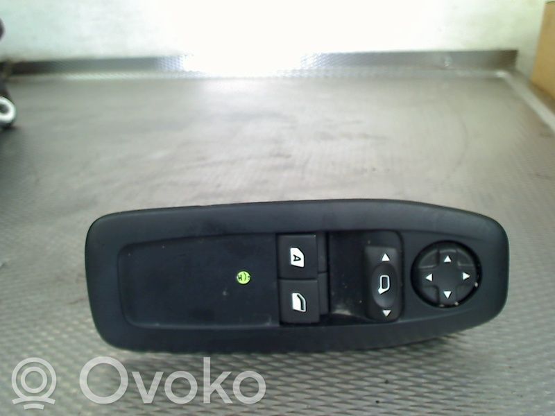 Peugeot 208 I Interruptor del elevalunas eléctrico 