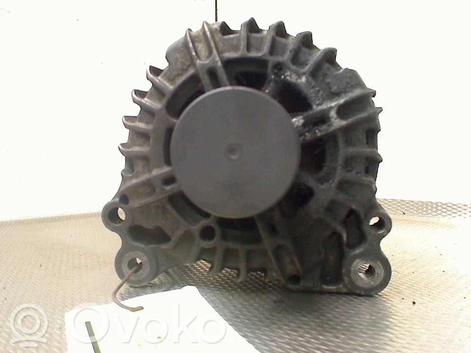 Volkswagen PASSAT B7 Generatore/alternatore