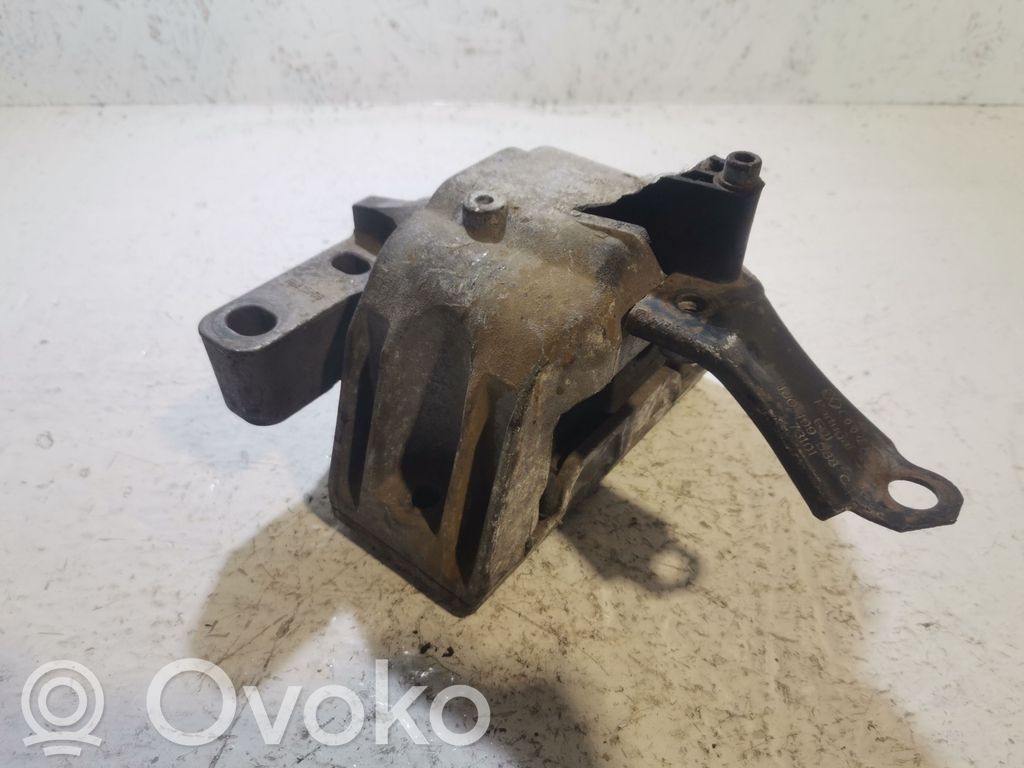 Volkswagen Golf IV Engine mount bracket 