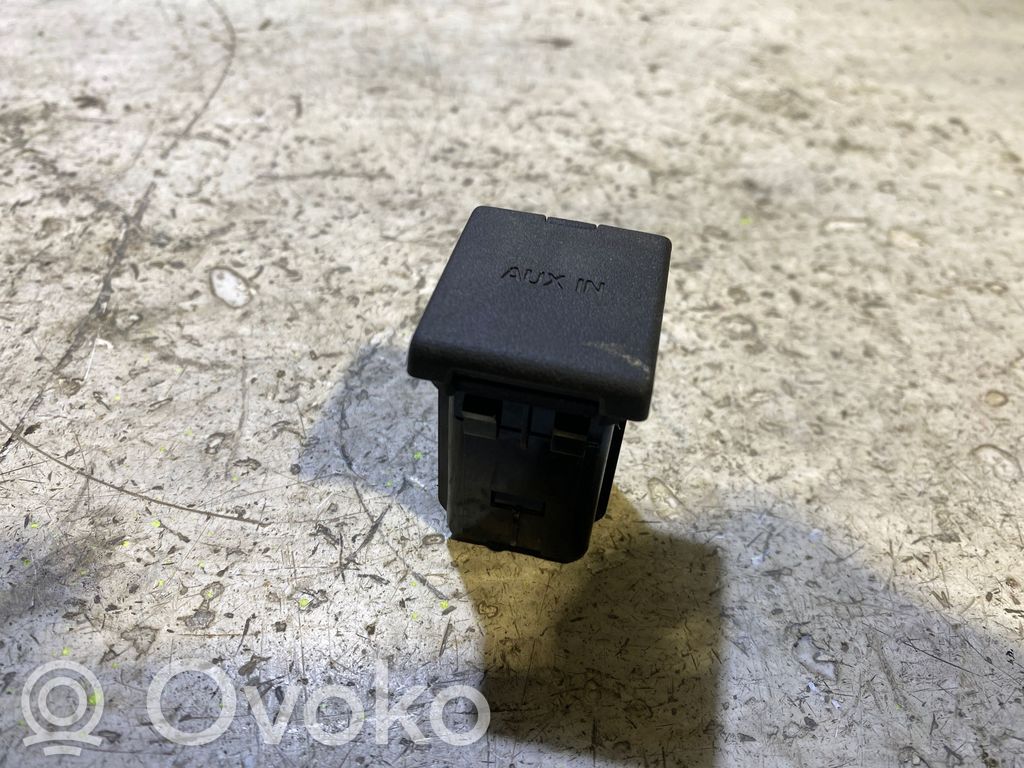 AUX in-socket connector   E2025705,070814A