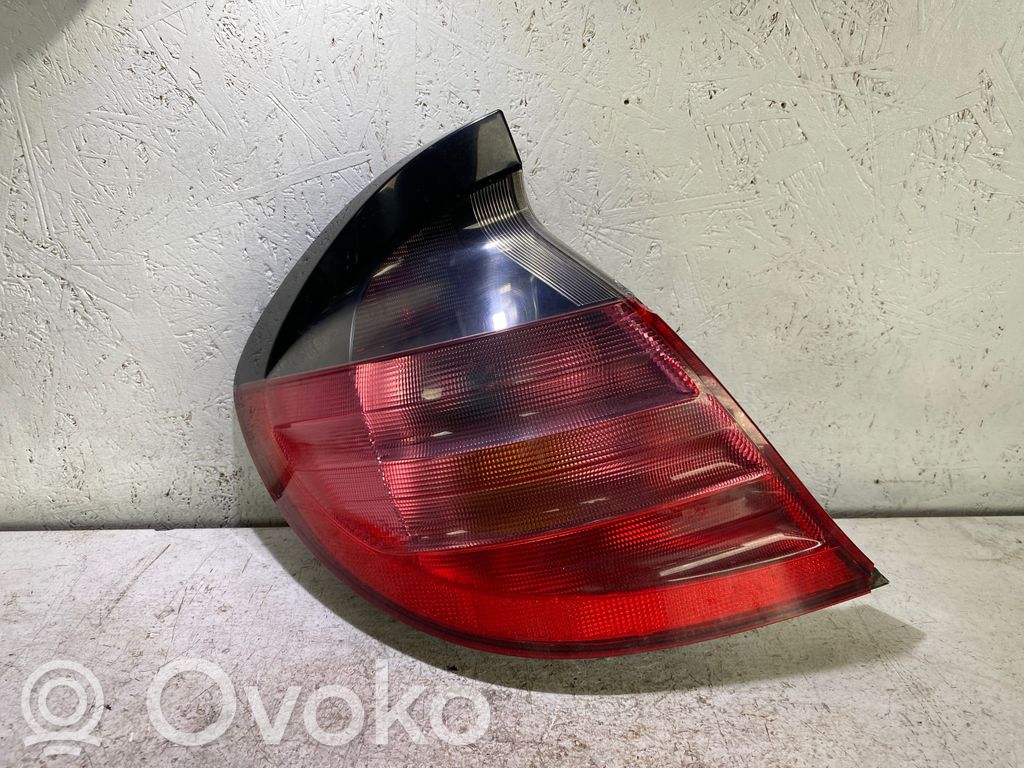 Mercedes-Benz C W203 Wkład lampy tylnej 