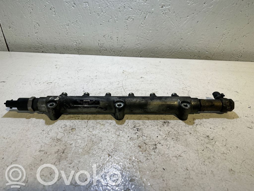 Volvo V70 Listwa wtryskowa 
