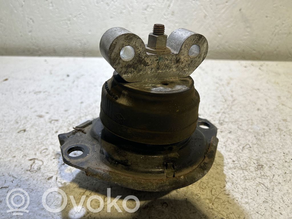 Engine mount bracket