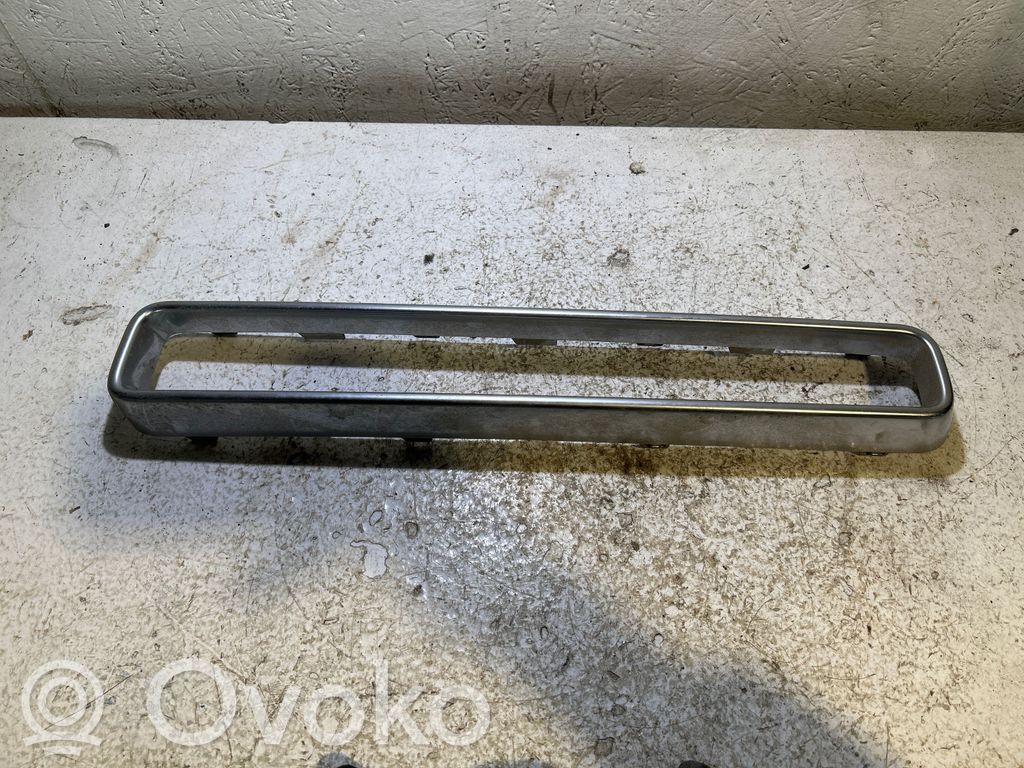 Dodge Challenger Etupuskurin ylempi jäähdytinsäleikkö 
