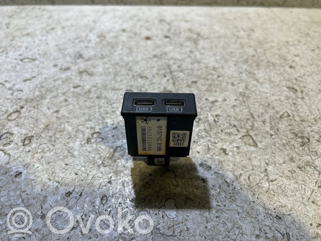 USB socket connector   68253158AA,61571C3188
