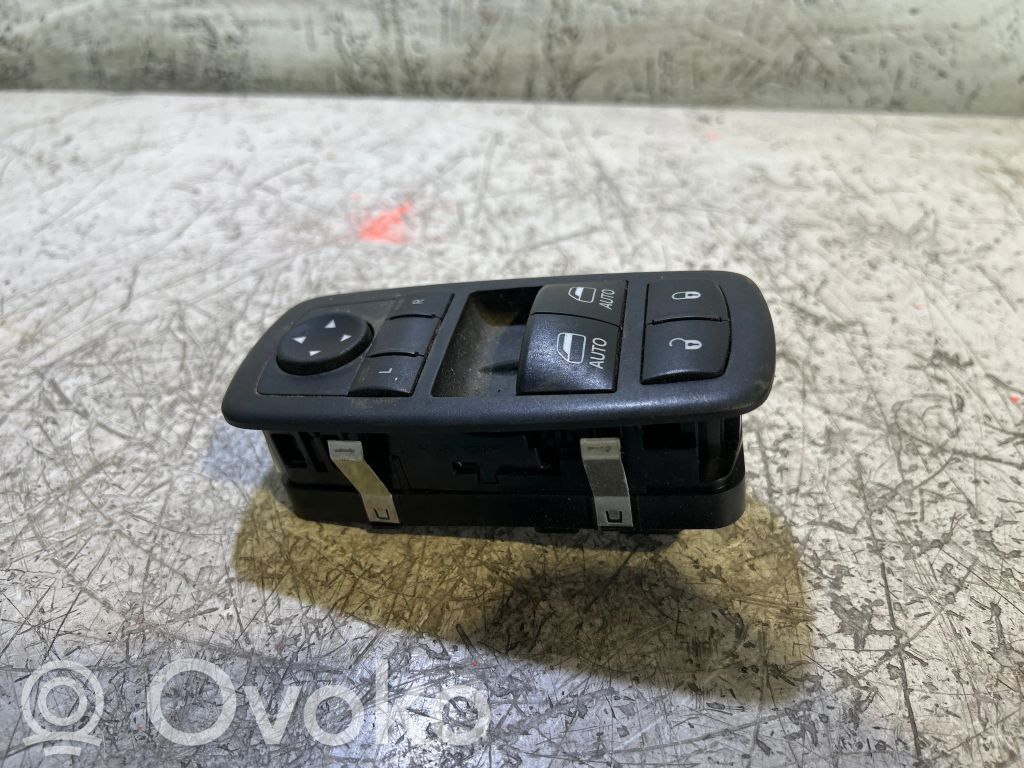 Electric window control switch   68320752AA,231200