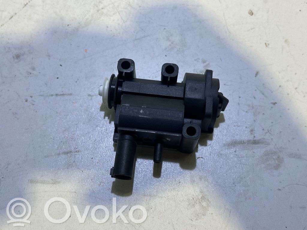 BMW X3 F25 Siłownik klapki wlewu paliwa 