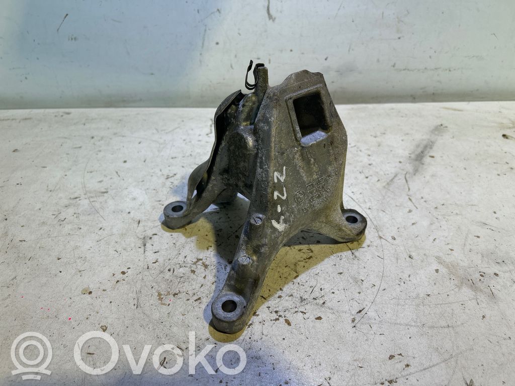 Engine mounting bracket   6876206,21038340,40000