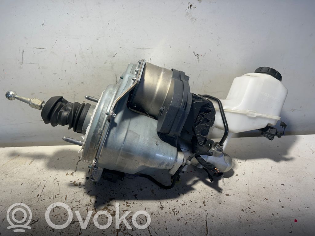 Volkswagen Golf VIII Wspomaganie hamulca 