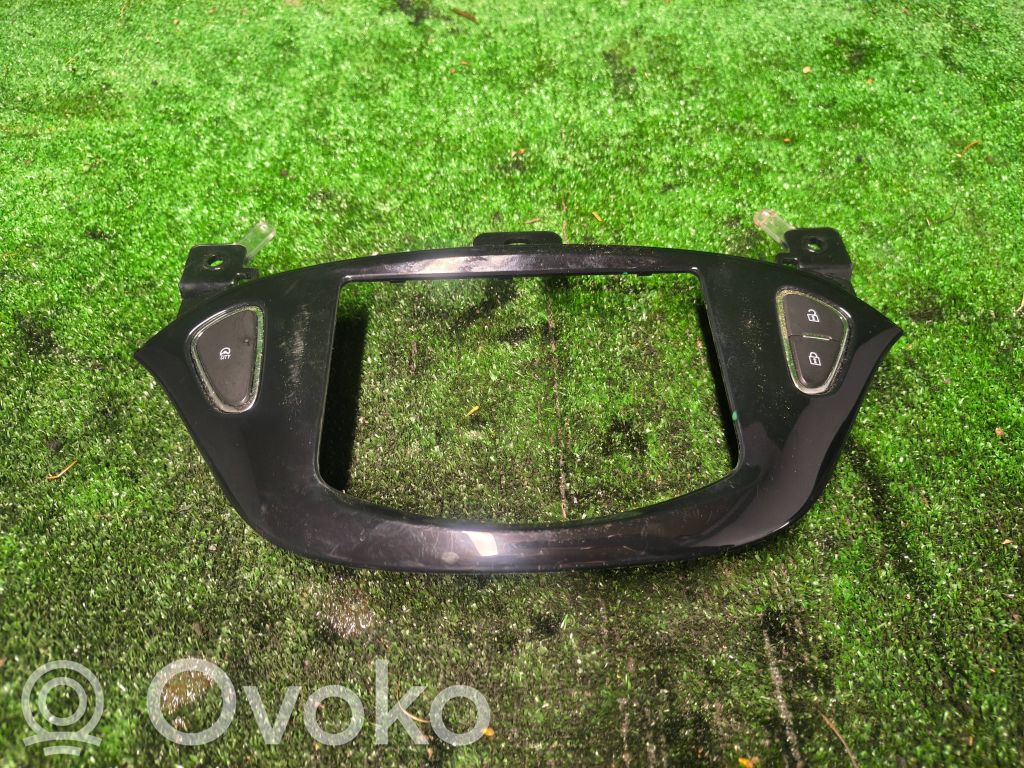 Panel trim   13352019