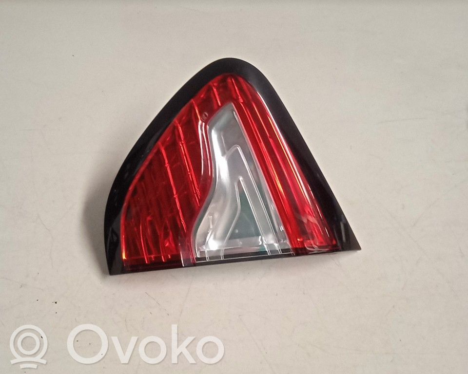 Tailgate rear/tail lights   DIREITO