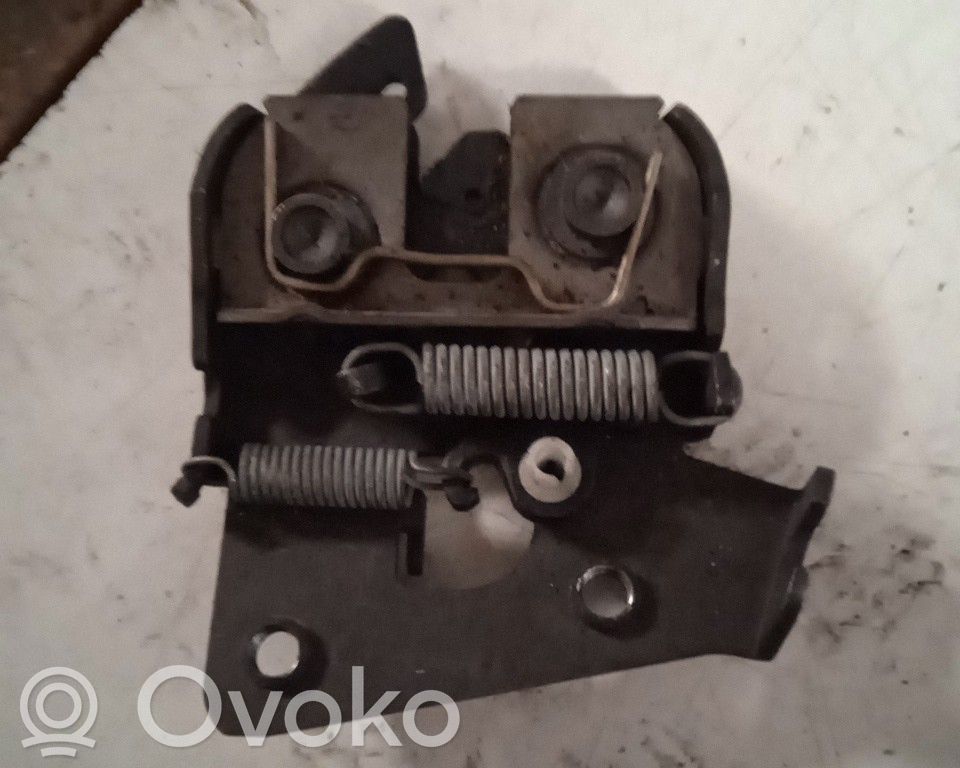 Tailgate exterior lock