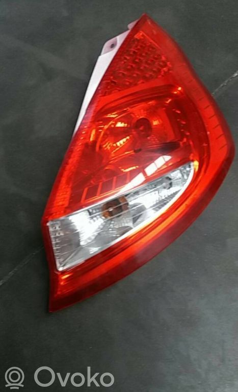 Ford Fiesta Задний фонарь в кузове 