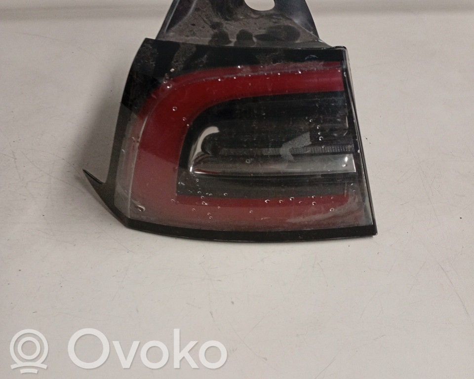 Tailgate rear/tail lights   1077397
