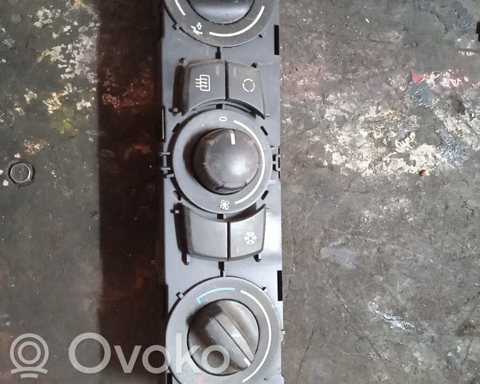 BMW 1 E81 E87 Climate control unit 