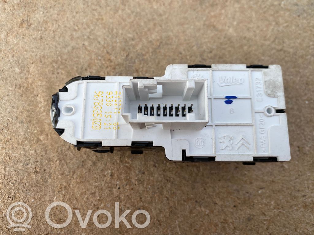 Opel Combo E Elektrisko logu slēdzis 