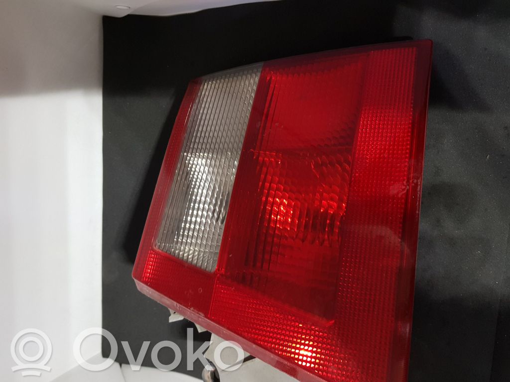 Saab 9-5 Aizmugurējais lukturis pārsegā 