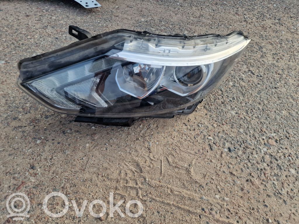 Nissan Qashqai Lampa przednia 