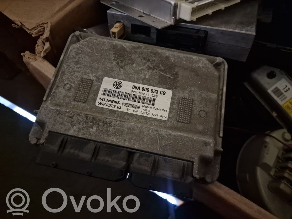 Volkswagen Golf V Engine control unit/module 