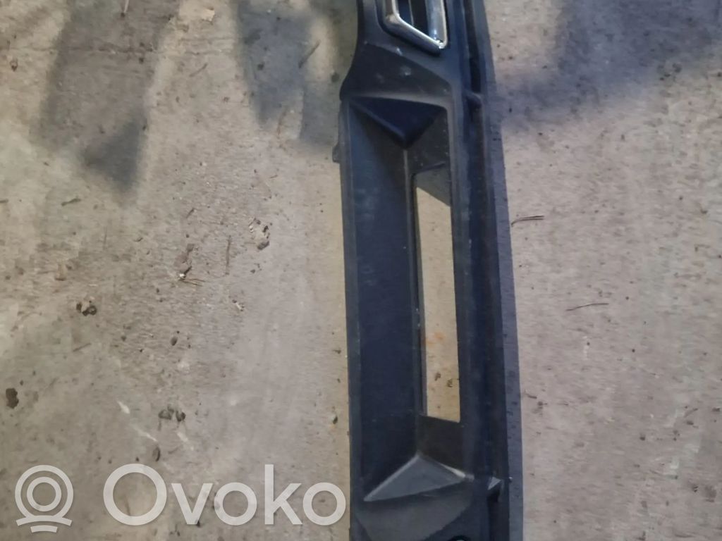 Seat Ibiza V (KJ) Moldura inferior del parachoques trasero 