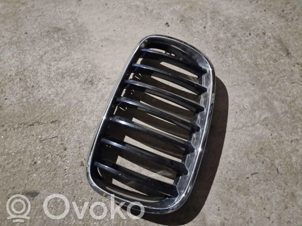 BMW X5 E70 Augšējais režģis 