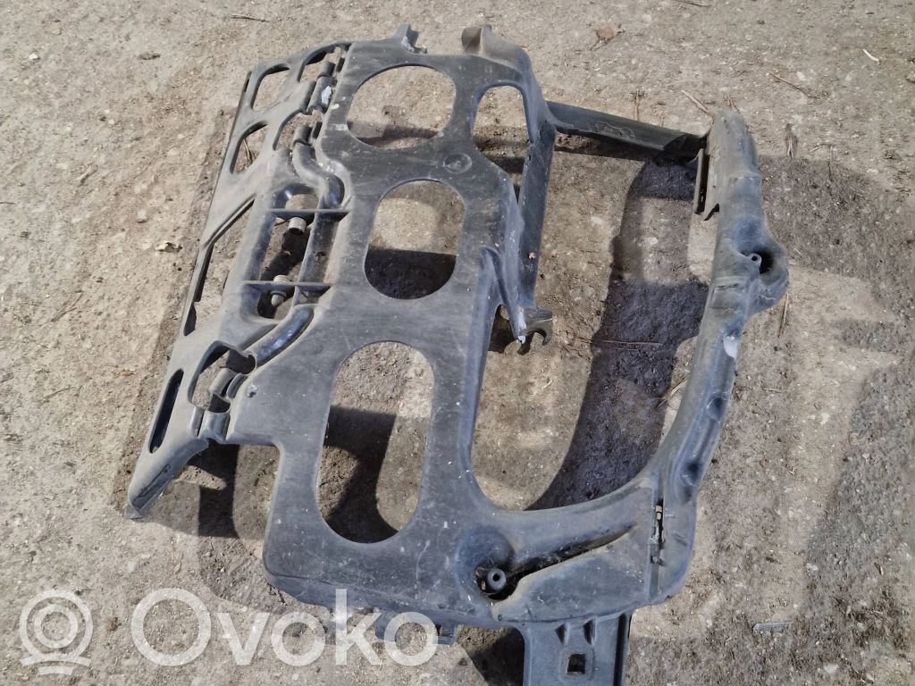 BMW 5 E60 E61 Priekinis laikiklis bamperio 