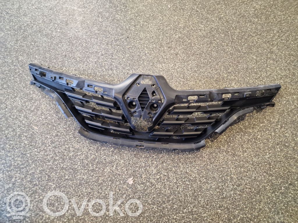 Renault Captur II Front bumper upper radiator grill 