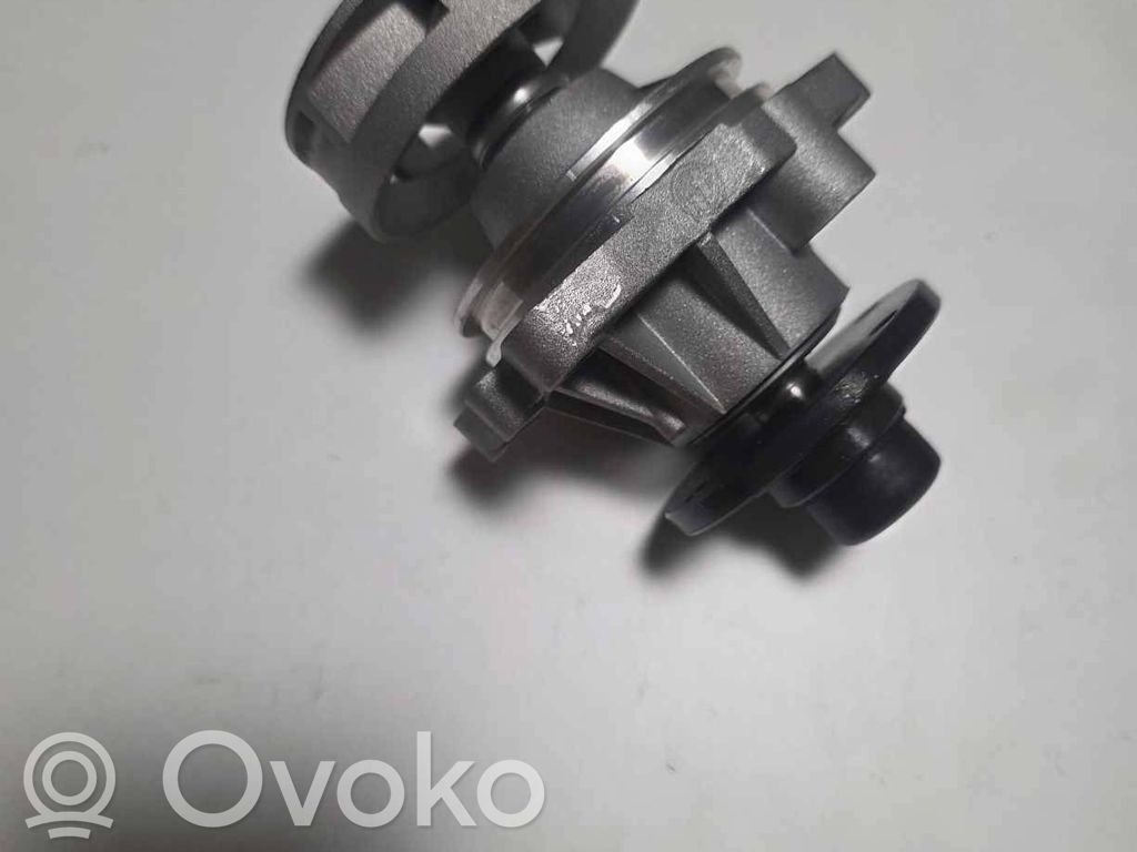 BMW 5 E39 Pompe de circulation d'eau 