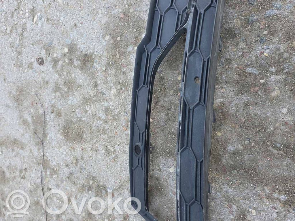 Skoda Octavia Mk4 Etupuskurin alempi jäähdytinsäleikkö 