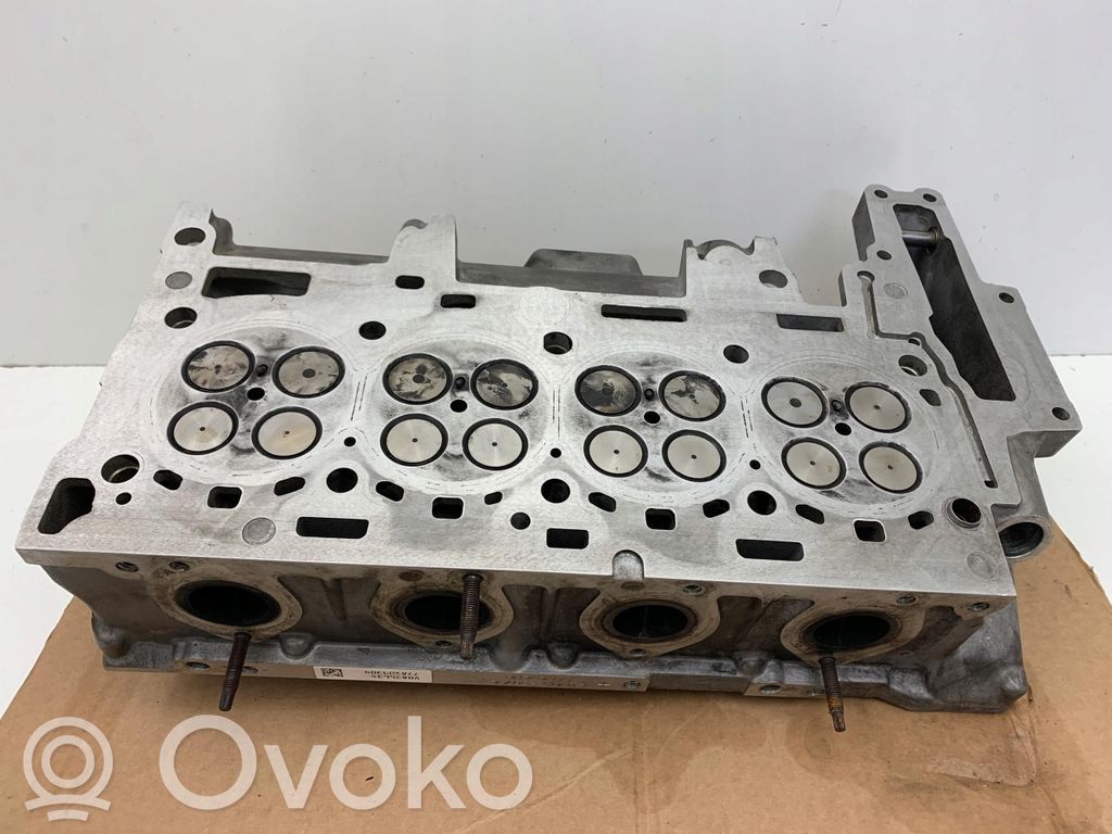 Culata del motor   779767606