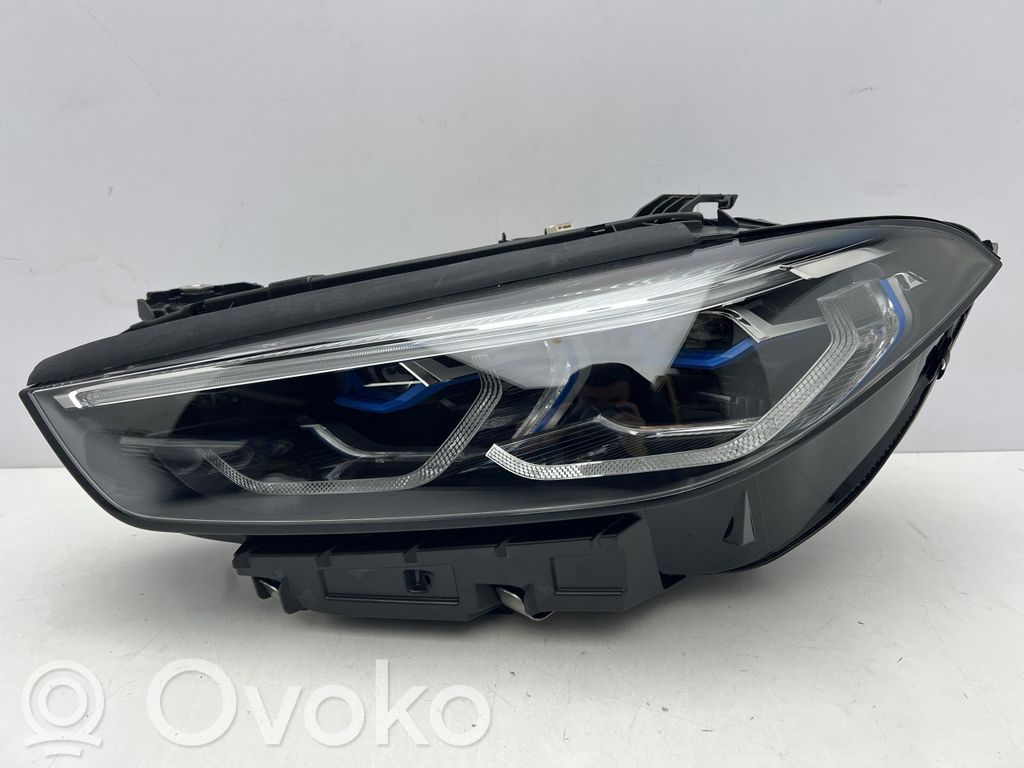 BMW 8 G15 Scheinwerfer 