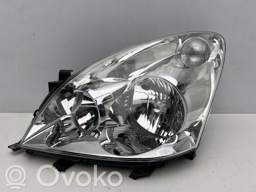 Toyota Corolla Verso AR10 Lampa przednia 