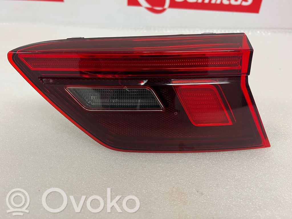Volkswagen Tiguan Lampă spate în capacul portbagajului 