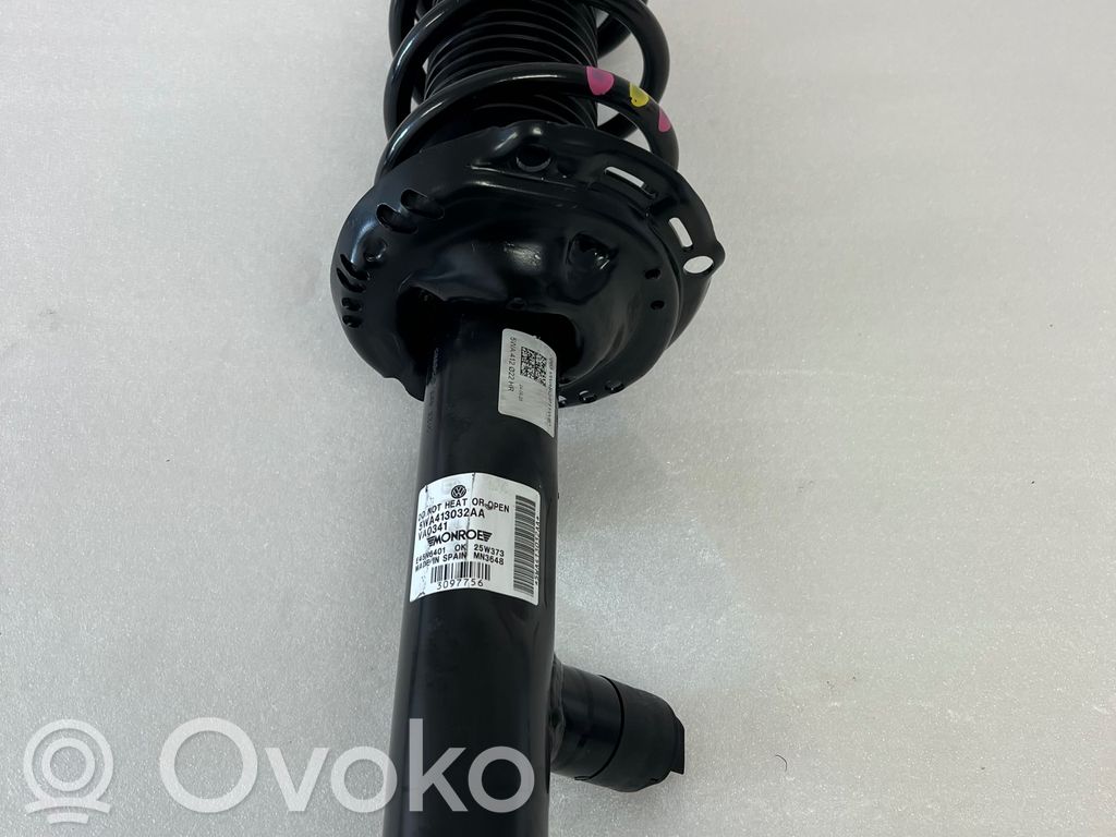 Volkswagen Golf VIII Amortyzator osi przedniej ze sprężyną 