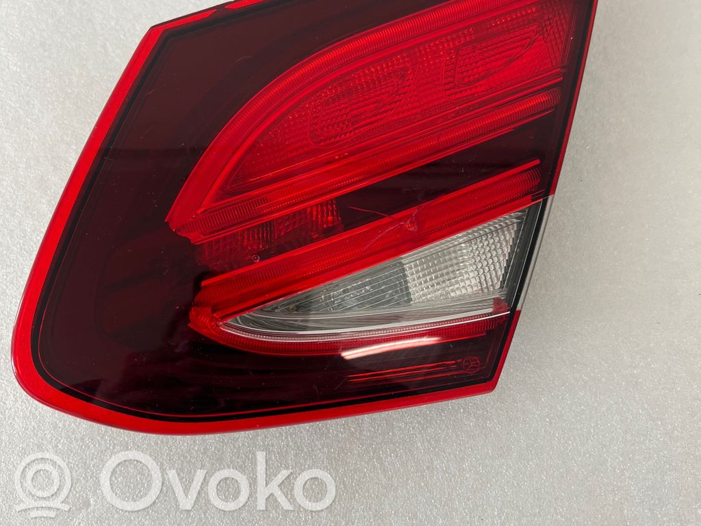 Lampy tylnej klapy bagażnika   A2059063605