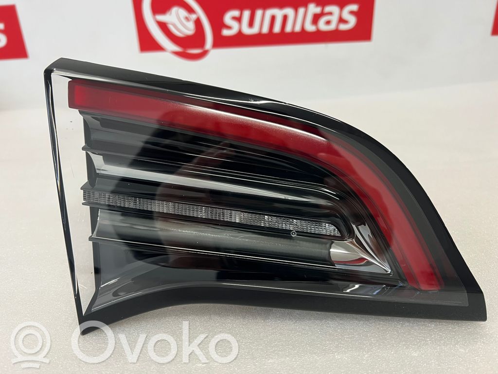 Tesla Model Y Tailgate rear/tail lights 