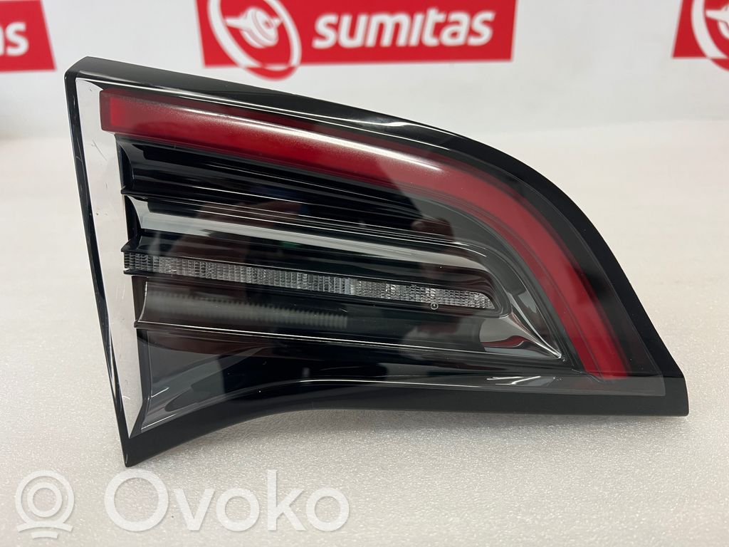 Tesla Model Y Tailgate rear/tail lights 